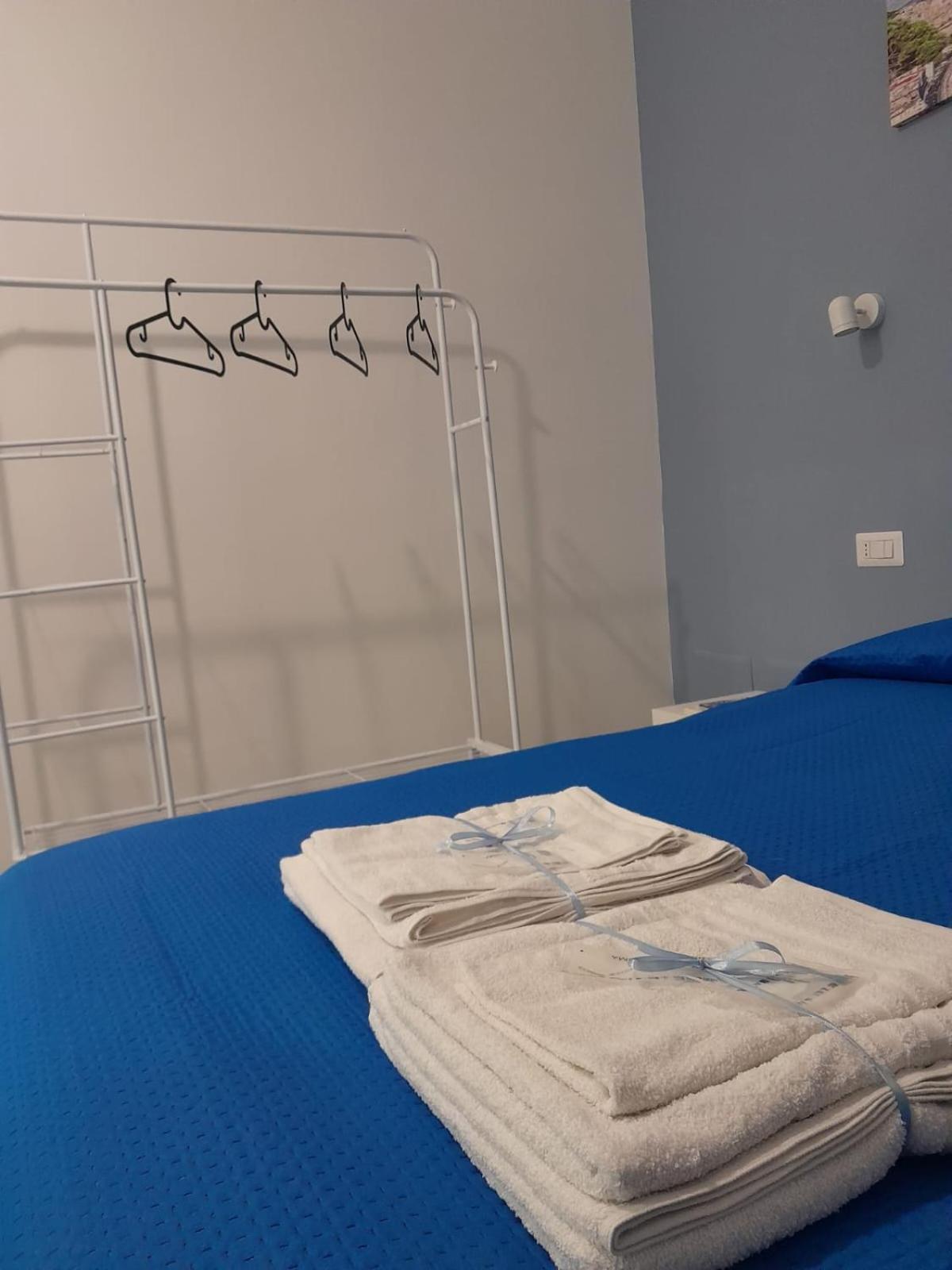 Monteoliveto 5 Bed & Breakfast เนเปิลส์ ภายนอก รูปภาพ