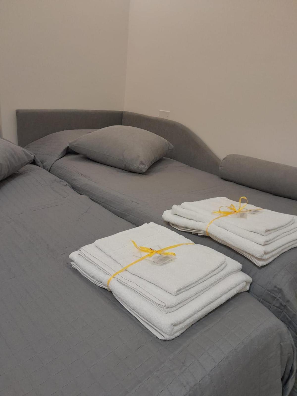 Monteoliveto 5 Bed & Breakfast เนเปิลส์ ภายนอก รูปภาพ